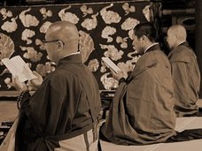 奇習! 生臭坊主たちの“性サービス”に悦び喘ぐ女たち…! 酒宴後の密かな愉しみ「ねぎらいの夜」=奈良県