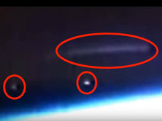 国際宇宙ステーションが2機の小型UFOと巨大“葉巻型”母艦を激撮! 専門家「明らかにNASAが画質を落としている」