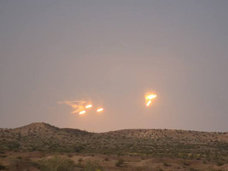オレンジ色に輝く6機の「UFO編隊」が出現! 移動→点滅→停止をリピートする異常事態に衝撃広がる=米アリゾナ州