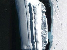 南極大陸の「氷山に擬態したUFO船」がグーグルアースで発見される! 地底世界住民の乗り物か!?