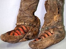 1500年前のミイラが“アディダスのブーツ”を履いていたことが判明! 1700年前のミイラもアディダス着用!