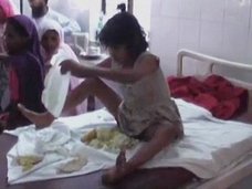 【動画アリ】森の中でサルに育てられた8歳少女が発見される! 金切り声を上げ4足歩行する姿が完全に野獣=インド