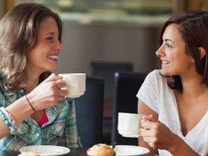胸丸出しの美女が接客「トップレスコーヒー」が全米でブームの兆し