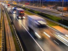両腕のない男が高速道路を激走、9歳児が代行運転…! 逮捕された藤原アナも驚く「世界のトンデモ無免許事件3」!
