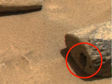 火星で小人用の出入口が発見される! NASA公式画像で判明、研究家も興奮「100%エイリアンがいる」