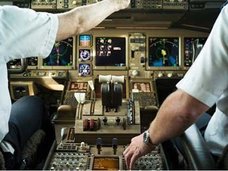 成田発北京行きのコックピット内で機長と女性客が性行為? 副操縦士を追い出し、2人きりで……