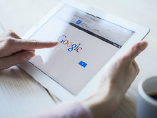 親が小児科医を信じるかは「グーグル先生」次第? いま問われる医療情報のリテラシー