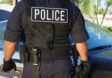 警察官の横暴? 自己防衛? 少年へのテーザーガン攻撃に賛否両論の嵐