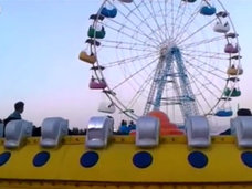 【閲覧注意・遊園地】我が子を抱えたまま地面へ真っ逆さま! 観覧車から母と幼い息子が転落死する決定的瞬間=イラン