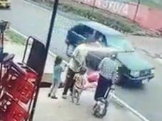 【閲覧注意】自動車に“轢き消された”少女!! 神隠しなどではない、目を離した一瞬の悪夢=パラグアイ