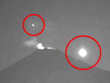 【衝撃動画】ポポカテペトル山に再び巨大発光UFOが2機出現、縦横無尽に飛行! 宇宙人が地球の地熱活動を調査している可能性=メキシコ