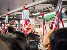 通称「痴漢冤罪保険」の加入者が増加! 逃げるは「策」だが「死」を招く!?