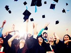 講堂にマットレスを敷き詰め…!豪名門大学の伝統「乱交パーティー」の実態とは?