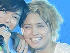 手越祐也が「イッテQ」降板寸前のヤバい状況だった!? 金塊強盗グループ記念写真で女性誌も火消しに加担か?