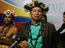 【動画アリ】ベネズエラの州知事、復讐のため「ダブクリの呪い」を中央政府にかけたと正式発表! 頭には羽、首には黒い首飾り
