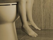 奇習! 処女の経血をすする村人、男根にまたがる女児 ― 近畿地方で行われていた不可思議な初潮の祝賀儀式とは?