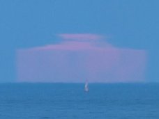米国で不気味な「長方形の月」が激写される! 科学者解説も、宇宙人の仕業を疑う声続出!