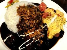 史上最凶の“50代新人ウェブライター”が「くわまんカレー ブラッキー」食レポにチャレンジ! エロ&撃沈の衝撃展開に!