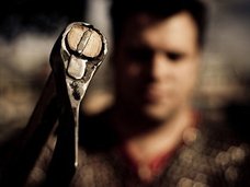 世界で実際に起きた“身の毛もよだつ”殺人事件5選! 頭蓋骨の杖、砂漠の殺人鬼、顔面喰い荒らし…!