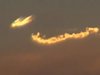【衝撃映像】燃えながら落下するUFOが「脱出ポッド」を発射する決定的瞬間! 夕空を“のたうち回る”謎の物体に世界が戦慄!=NZ