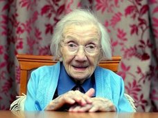 109歳の超高齢お婆ちゃんが明かした“長寿の秘訣”に全世界戦慄! 「結婚は絶対NG」「○○に触れるな」=スコットランド
