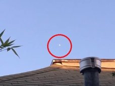 今年1番のUFO動画が早くも決定か!? 白昼堂々複数の白煙タイプの飛行物体が出現、のび縮みを繰り返す!