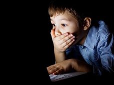 【警告】幼い時にポルノを見ると乱交&変態プレイを好む大人になる事が判明! 「少年よりも少女のほうが顕著」(最新研究)