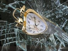 【ガチ】我々は今を生きていない、80ミリ秒前を生きていることが判明! 実験「フラッシュラグ効果」が証明、過去を改変する認知作用とは?