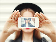 “インスタ映え”に取り憑かれた異様すぎるタレント2人を関係者が暴露! オフ日にスタイリスト呼びつけ、自腹でプロに加工依頼まで…!