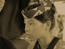 奇習! 女児に跨った男児が激しく腰を振り…! 全裸の児童たちによる「疑似セックス」の伝統と見守る大人たち=西日本