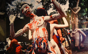 【R18展示】見世物小屋、拷問博物館、病理標本…世界のグロを集めた都築響一の“残酷劇場”が超刺激的！ 写真280枚の巨大絵巻物は圧巻！