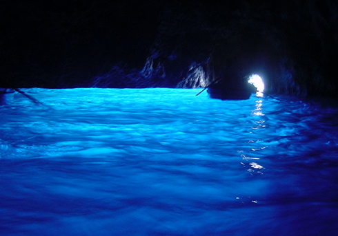 絶対入ってみたい世界の洞窟5選！　デカい結晶、青く光る氷、不気味な音……!!　の画像1