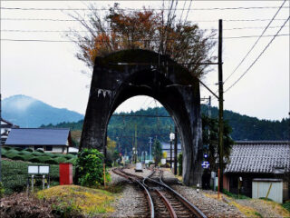タイムスリップする「日本一短いトンネル」 ― 川根電力索道用保安隧道の郷愁