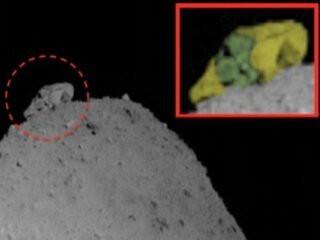 小惑星「リュウグウ」の表面に巨大エイリアンが出現!? 決定的画像を発見、研究者「直径900メートルの宇宙人だ」