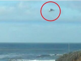 “UFO目撃のメッカ”に現れた謎の「カモメ型・三角錐UFO？」＝イギリス