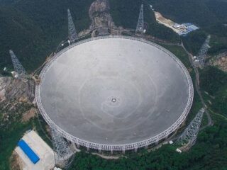 中国で世界最大（サッカー場30個分）の電波望遠鏡が完成！ 素直にリスペクトできない理由とは？