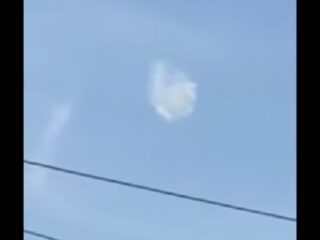 【動画】 雲に紛れて奇妙な動きをみせる「雲型UFO」？がNY上空に出現！