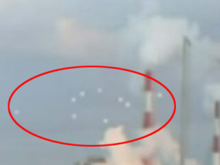 10機のUFO？が大阪湾上空に出現！母船から吐き出された小型UFO隊か？