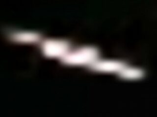 東京の夜空に白銀色の未確認飛行物体が出現！ 自動観測撮影装置が捉えた激レア“らせん型”UFOがヤバい