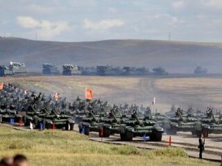 プーチンがロシア史上最大の「軍事演習」実施！ 中国と共同で兵士30万人動員「可能な限り実戦に近い状態」