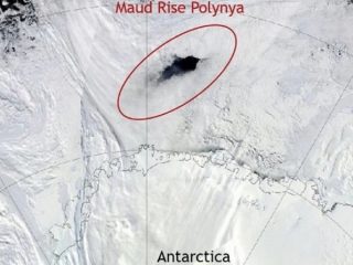 南極に“超巨大な穴”が空いた恐すぎる理由とは!? 塞がるまで数十年、地球レベルの影響も… ヤバい事態が進行中！
