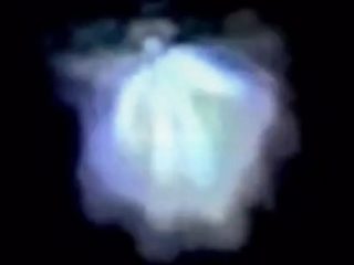 夜空を飛ぶ「天使の姿」が撮影される!? UFO説も浮上「サイエンスと信仰の融合」著名研究家