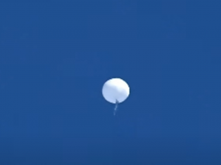 謎の「白いスパイ気球」の破片、アラスカ沖で漁師が回収したものをFBIが分析へ