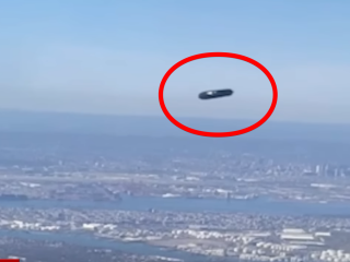 空港上空で撮影された鮮明な円筒形UFO映像が注目を集める＝ニューヨーク