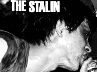 「客席にイノシシ」「豚の臓物を投げ込む…」伝説の過激バンド『ザ・スターリン』の衝撃ライブパフォーマンス