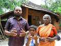 【奇病】インドに住む“呪われた一家”の実態 ー 90年間続く“合指症”ファミリーの不思議な信念