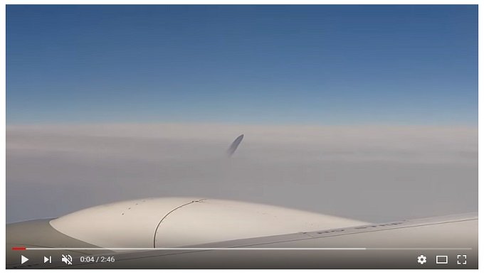 【今年最強のUFO動画】旅客機がトルコ上空で巨大ばかうけ型UFOとニアミス！ ガチ映像を乗客が撮影、謎すぎる動き！の画像1