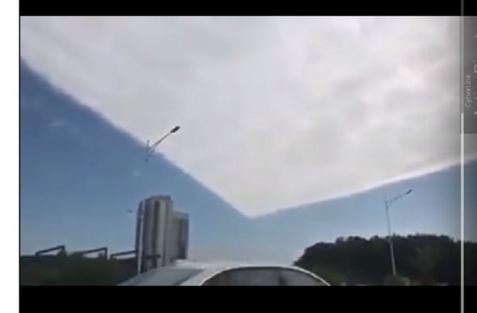 【衝撃映像】アメリカの空に人工的すぎる真四角の雲が出現！ 全世界戦慄「HAARPによる気象操作の決定的証拠か」!?の画像1