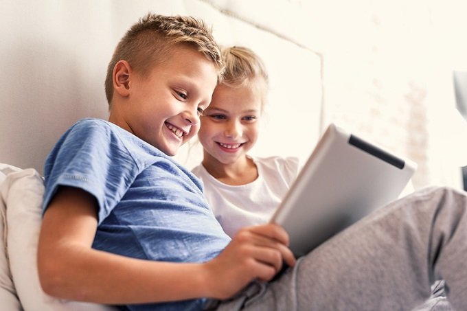 「4歳の幼児にインターネットを禁止することは児童虐待」英学者が主張して話題! 教育の常識が覆る!の画像1