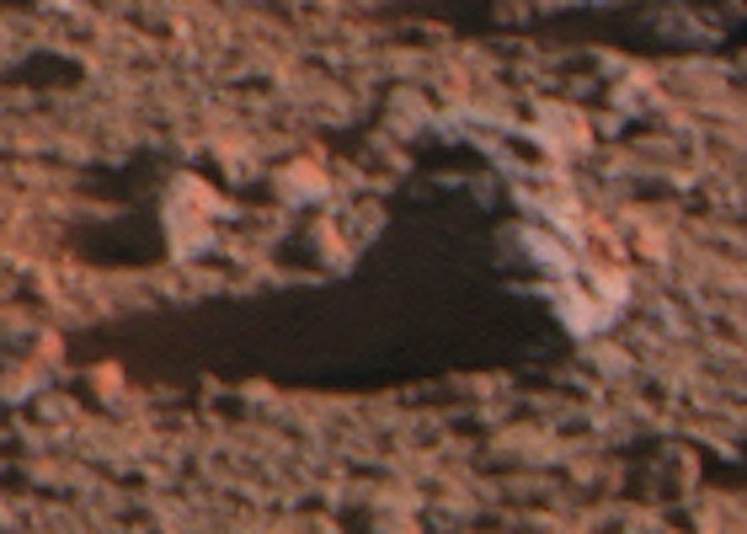 火星に転がる2つのミイラ化した生首をNASAが激写!! 理学博士が写真鑑定「事件の可能性はある」の画像3